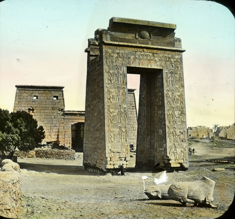 Illustration for article titled Amazing Hand-Tinted Photos of Egypt from the late 19th century
